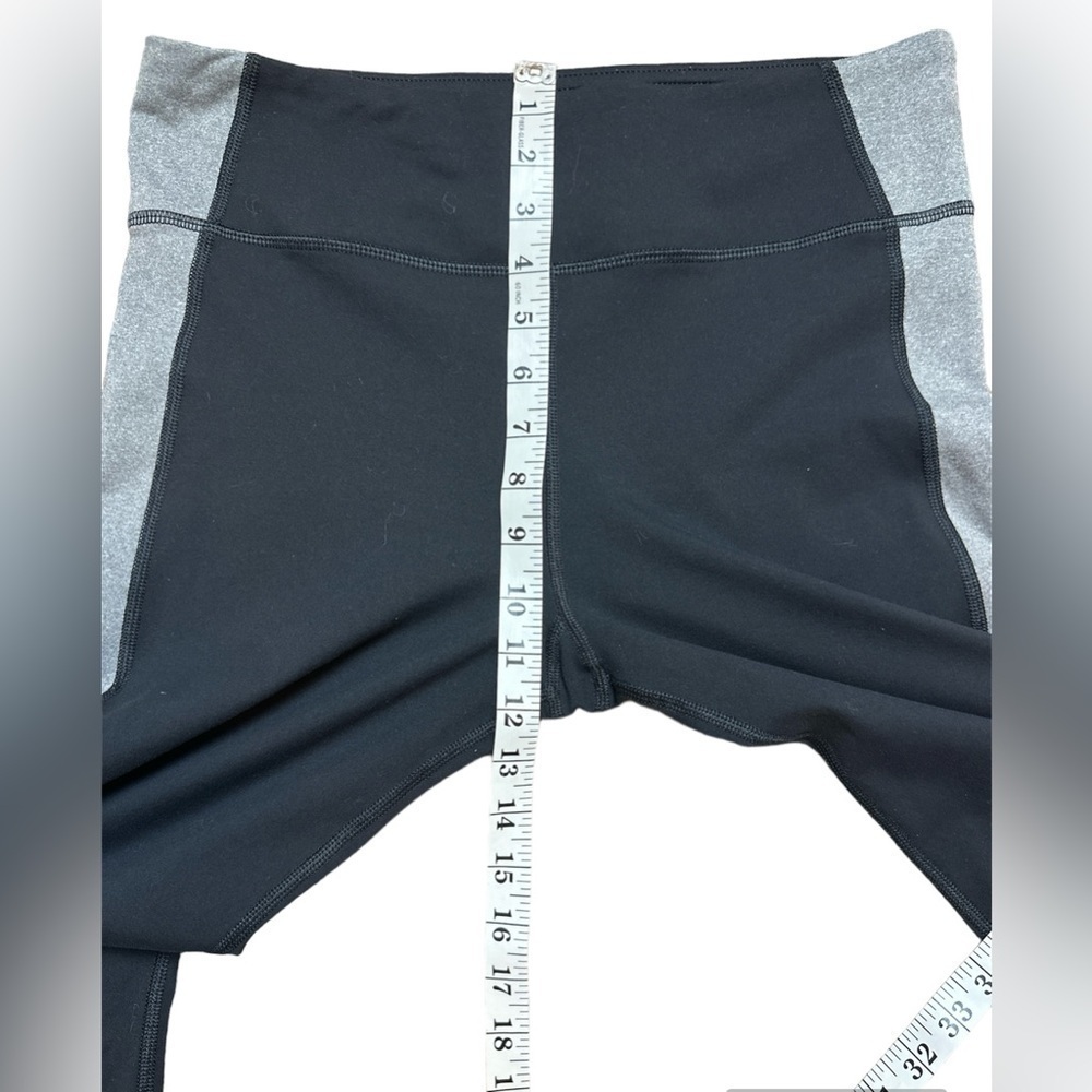 Trina Turk Women’s Recreation Capri Leggings Black Gray-Pink-Lime Stripes Size L - Picture 7 of 7